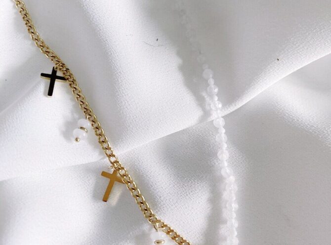 collana croci e perline bianche collana croci e perline bianche