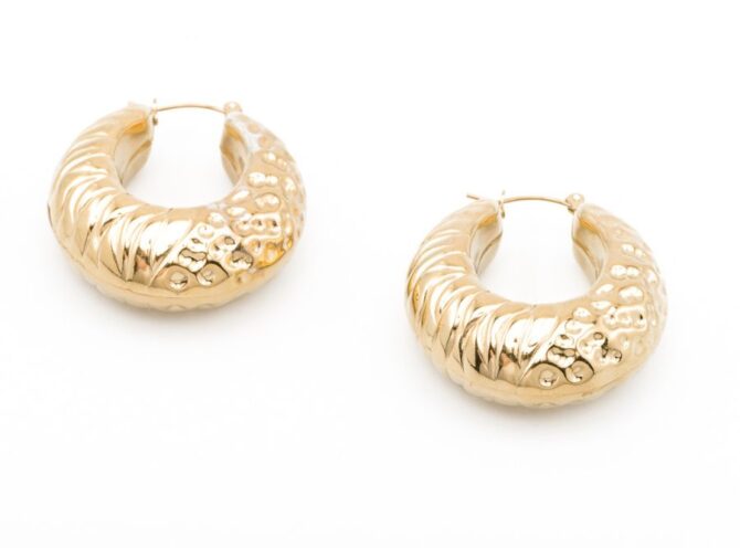 orecchini cerchio acciaio martellato oro orecchini cerchio acciaio martellato oro