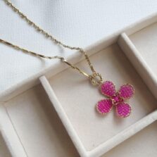 collana acciaio con fiore perline fuxia