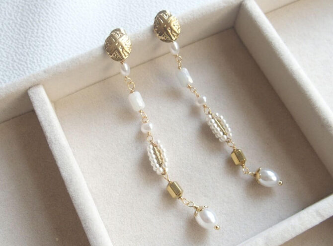 orecchini pendenti in acciaio con perle orecchini pendenti in acciaio con perle