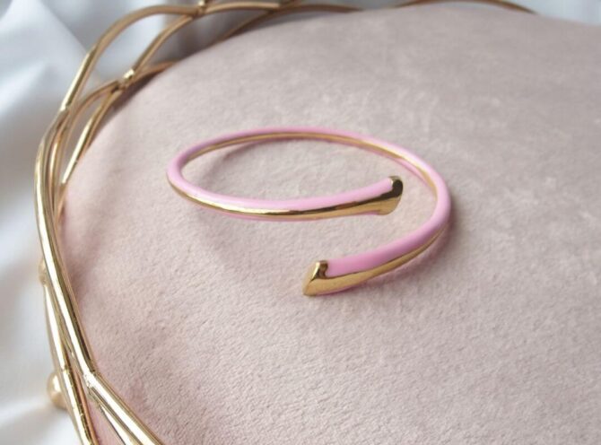 bracciale rigido smaltato rosa bracciale rigido smaltato rosa