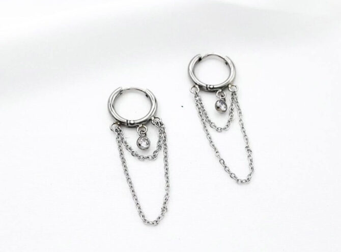 orecchini catenella in acciaio con punto luce argento orecchini catenella in acciaio con punto luce argento