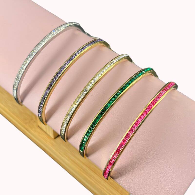 bracciale in acciaio rigido con pietre quadrate