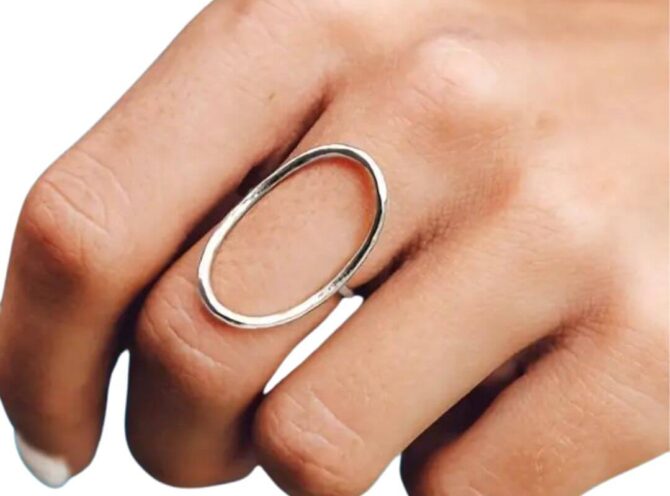 anello ovale in acciaio argento anello ovale in acciaio argento